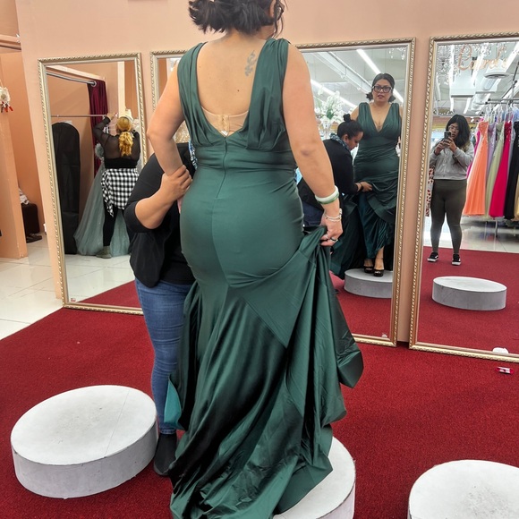 Hunter Green Cinderella Divine C912 Gown - Picture 2 of 8